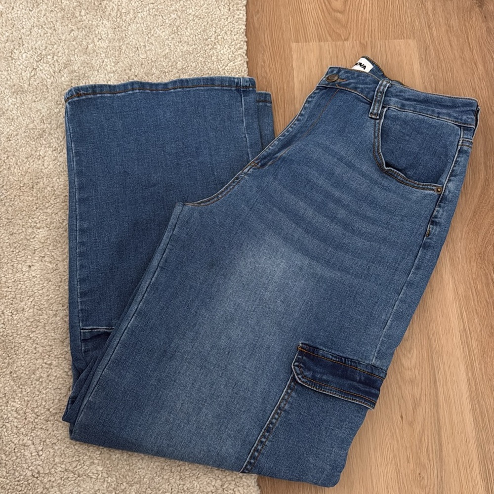 Take The High Road Cargo Jeans - Medium Wash - Picture 6 of 8